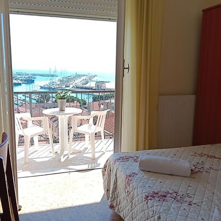 Hotel Robinia Imperia Ngoại thất bức ảnh