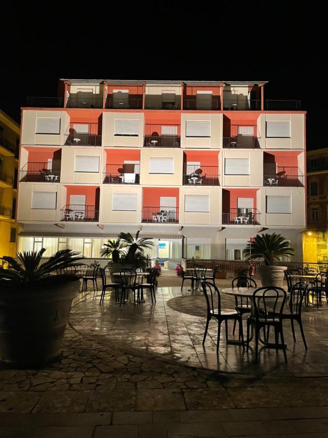 Hotel Robinia Imperia Ngoại thất bức ảnh