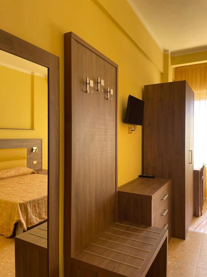Hotel Robinia Imperia Ngoại thất bức ảnh