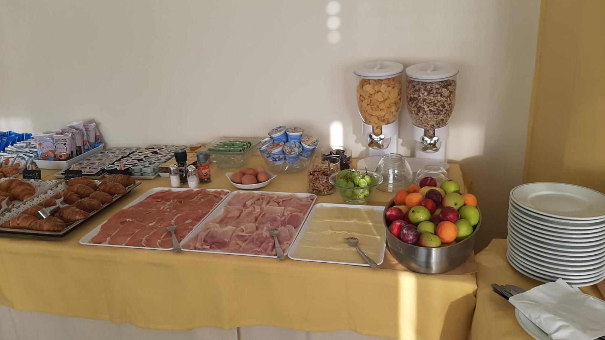 Hotel Robinia Imperia Ngoại thất bức ảnh