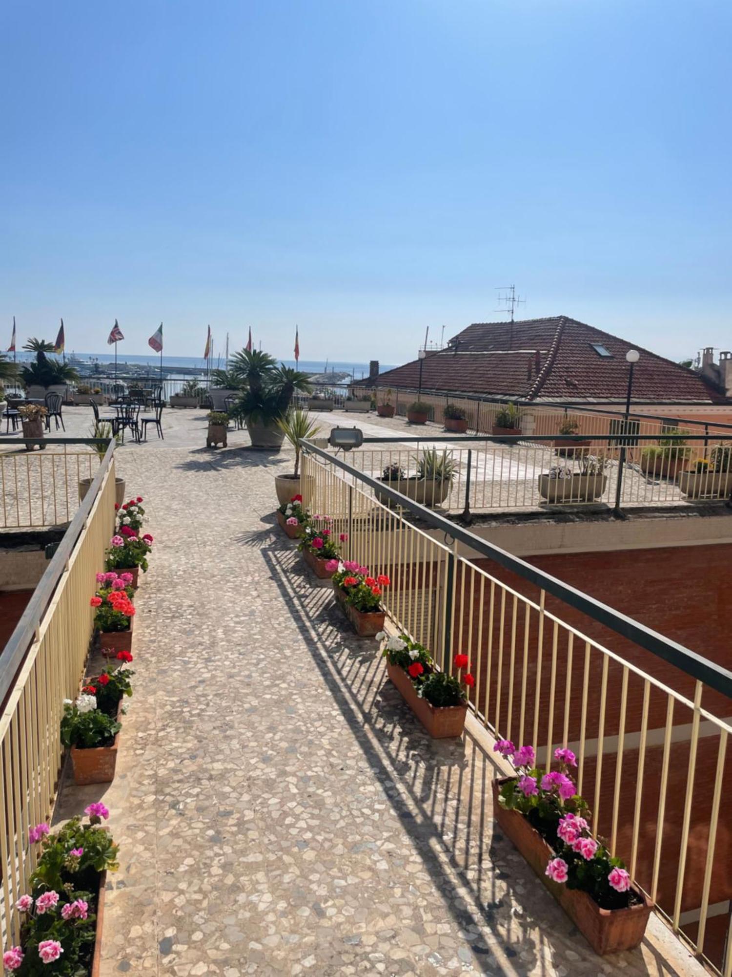 Hotel Robinia Imperia Ngoại thất bức ảnh