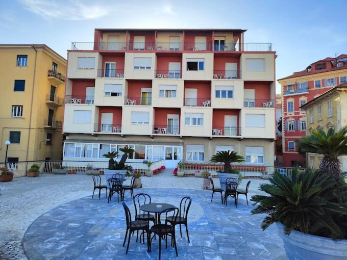 Hotel Robinia Imperia Ngoại thất bức ảnh