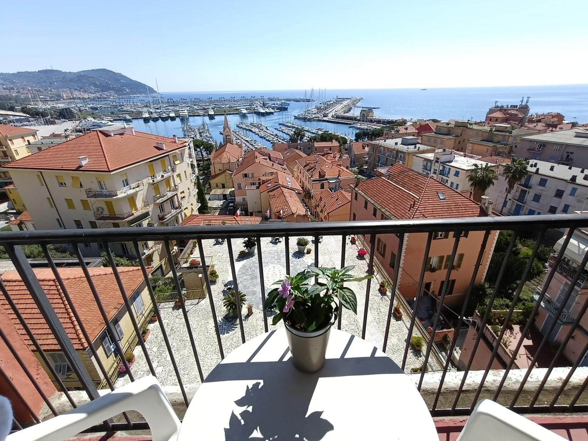 Hotel Robinia Imperia Ngoại thất bức ảnh