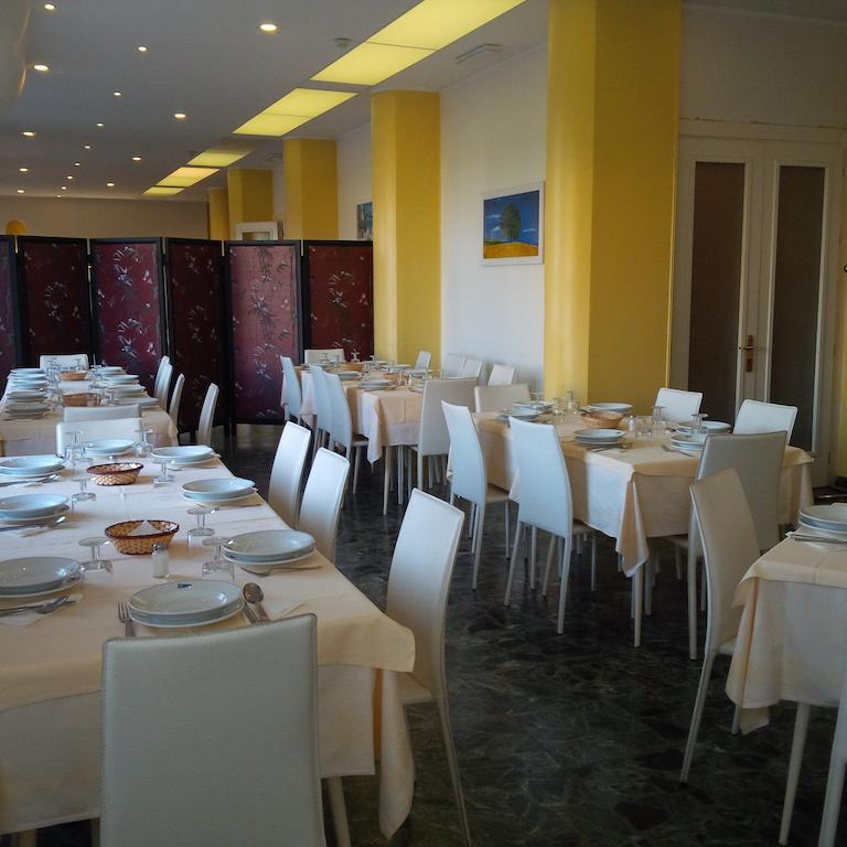 Hotel Robinia Imperia Ngoại thất bức ảnh