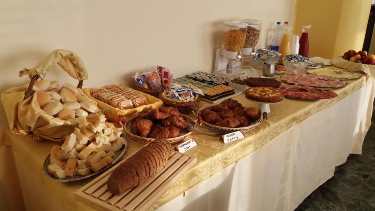 Hotel Robinia Imperia Ngoại thất bức ảnh