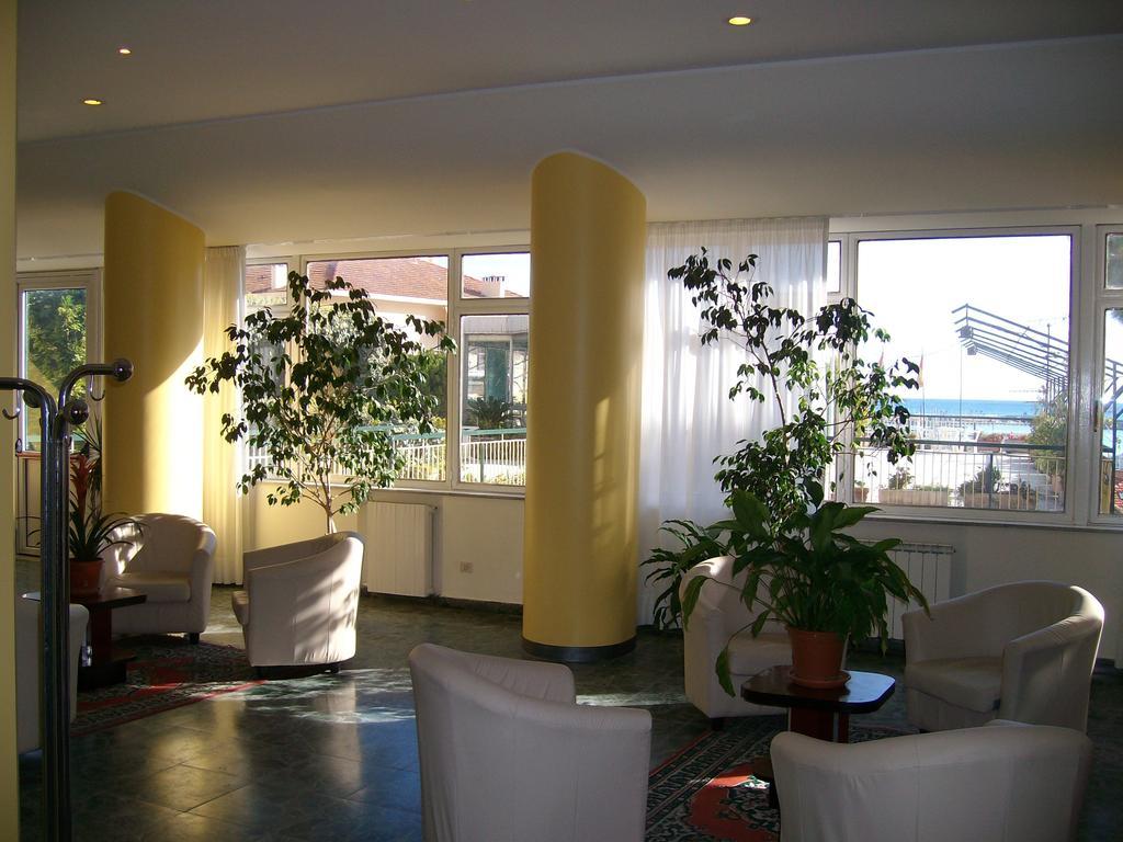 Hotel Robinia Imperia Ngoại thất bức ảnh