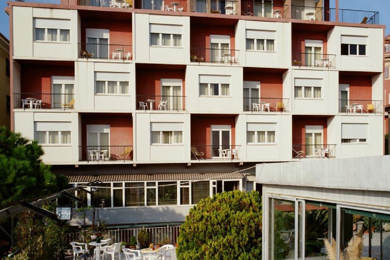 Hotel Robinia Imperia Ngoại thất bức ảnh