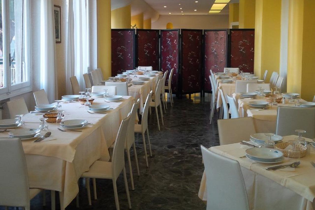 Hotel Robinia Imperia Ngoại thất bức ảnh