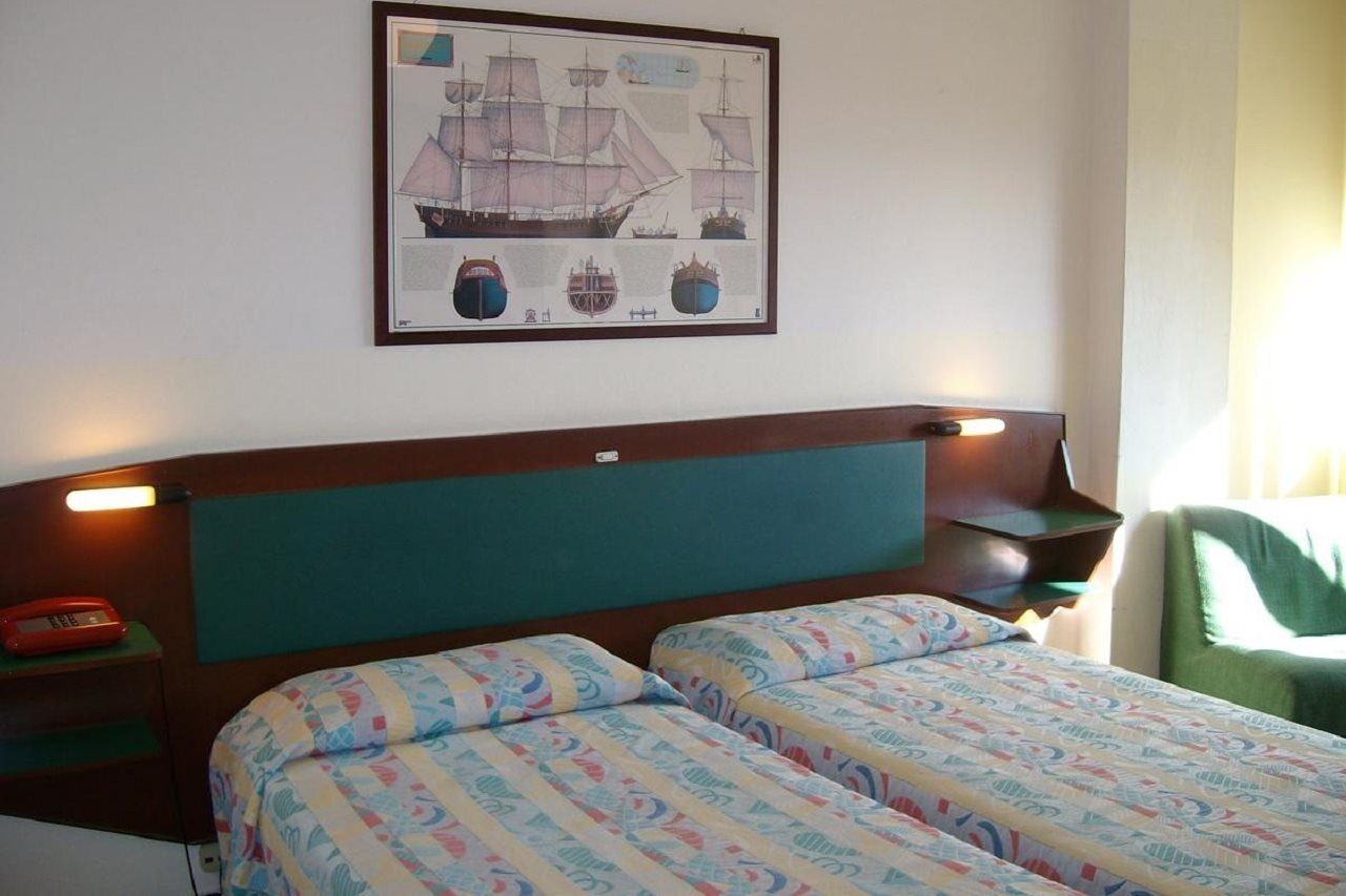 Hotel Robinia Imperia Ngoại thất bức ảnh